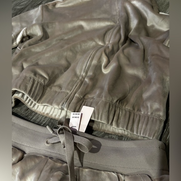 NWT - Victoria Secret Velour Set - Picture 6 of 12